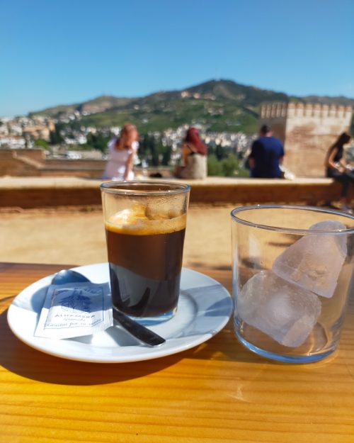 アルハンブラ宮殿でのコーヒー