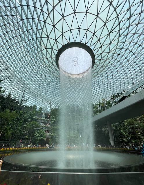 経由地のシンガポール空港のジュエル